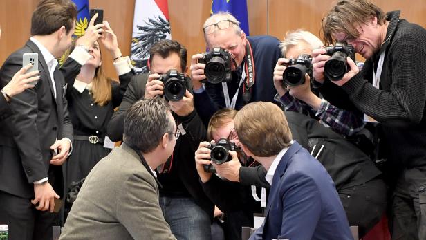 Klick durch Klausuren: Wie die Koalitionen sich den Fotografen zeigten