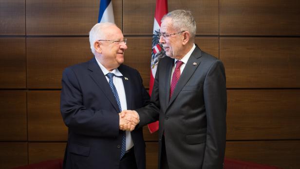 Der israelische Präsident Reuven Rivlin und Bundespräsident Alexander Van der Bellen kamen das erste Mal im November 2018 am Flughafen Schwechat zusammen. Bei diesem Treffen wurde der offizielle Staatsbesuch in Israel vereinbart.