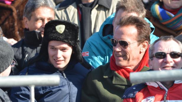 Schon 2012 ließ sich Arnold Schwarzenegger - neben Niki Lauda und vielen anderen Stars - das Hahnenkammrennen nicht entgehen.