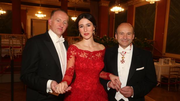 Organisator Paul Halwax mit Ehefrau Maddalena Del Gobbo und Staatsopern-Direktor Dominique Meyer