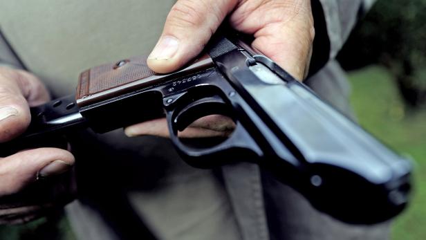 Waffen illegal verkauft: Polizei ermittelt wegen Mordfällen