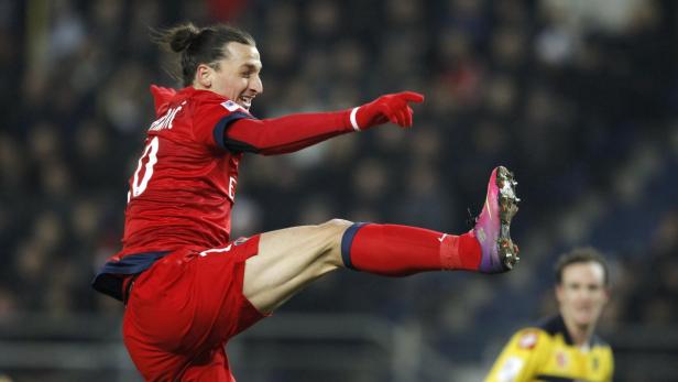 Paris Saint Germain&#039;s Zlatan Ibrahimovic jumps during their French Ligue 1 soccer match against Sochaux at the Bonal stadium in Sochaux February 17, 2013. REUTERS/Jean-Marc Loos (FRANCE - Tags: SPORT SOCCER)