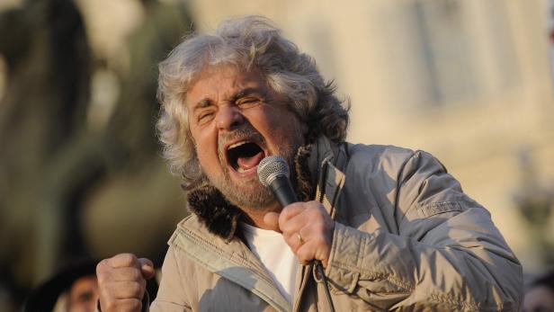 Five-Star Movement leader and comedian Beppe Grillo gestures during a rally in Turin February 16, 2013. REUTERS/Giorgio Perottino (ITALY - Tags: POLITICS ELECTIONS)
