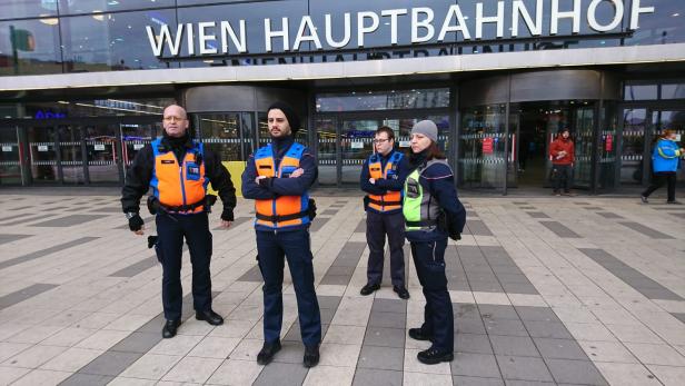 Die Security-Mitarbeiter am Wiener Hauptbahnhof.