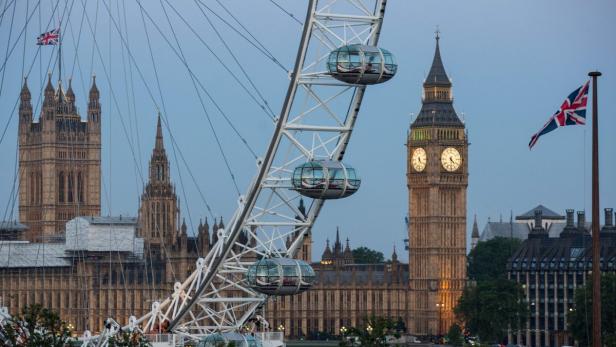 Das London Eye und der Big Ben.