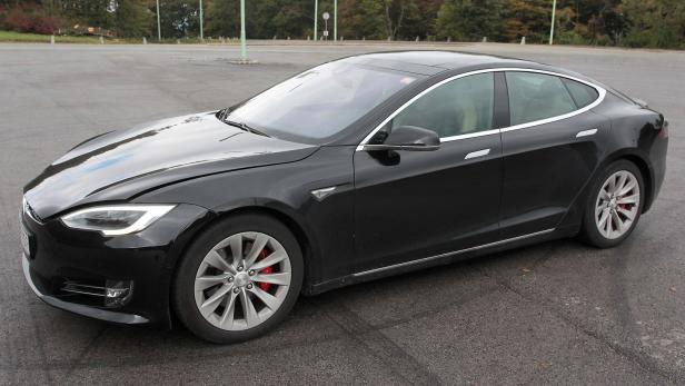 Gebrauchte Oberklasse-Limousinen: Tesla erstmals vor Porsche