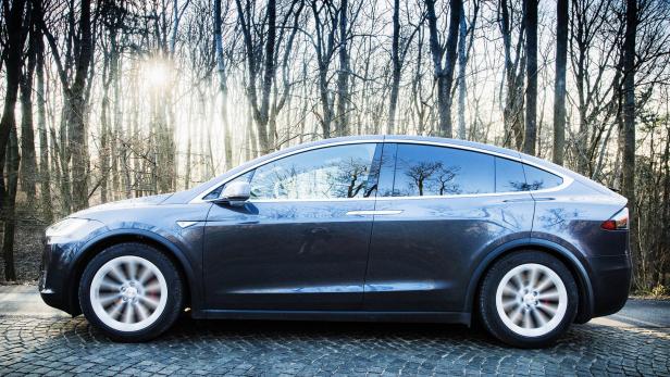 So teuer kann die Restaurierung eines "abgesoffenen" Tesla Model X werden