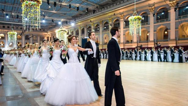 Bis zur Revolution feierte der Zar opulente Bälle. Erst beim Wiener Ball in Moskau lebte die Tradition wieder auf.