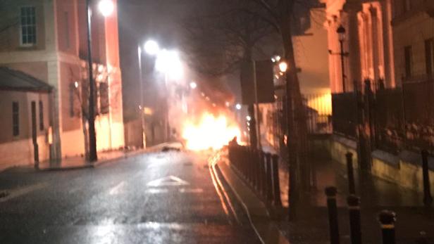 Explosion in Nordirland: Hinweise auf Autobombe
