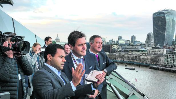Peter Hanke und Walter Ruck – im Bild mit Londons Vizebürgermeister Rajesh Agrawal – holten sich Ideen aus Großbritannien