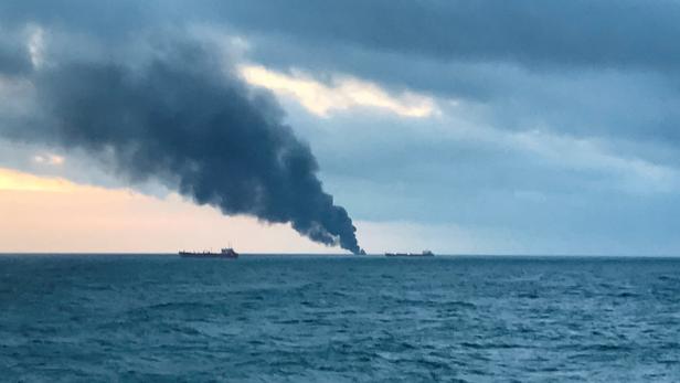 Zehn Tote bei Brand zweier Tanker vor der Küste der Krim