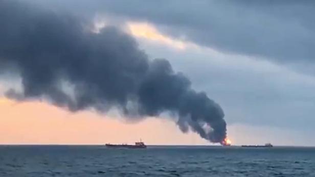 Die Tanker explodierten vor der Krim-Küste.