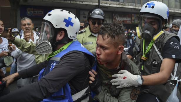 Machtkampf in Venezuela: Noch steht Militär hinter Maduro