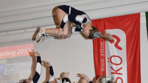 Tanz und Show inPerfektion boten die jungen Sportlerinnen der ASKÖ Steelshark Traun