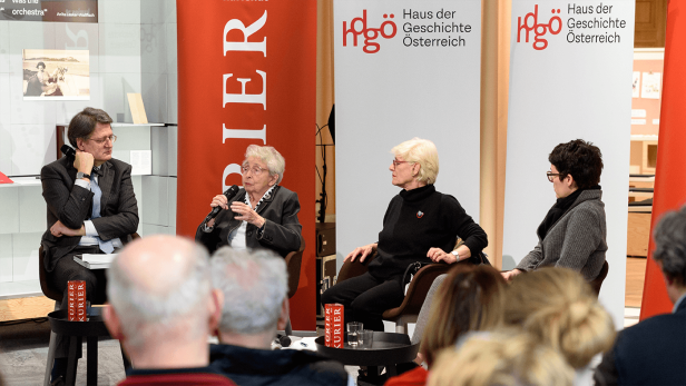 Mit KURIER Herausgeber Helmut Brandstätter diskutierten (v.l.): Helga Feldner-Busztin, Elisabeth Brainin und Monika Sommer.
