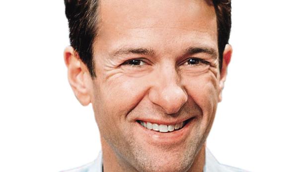 Ein Porträt von Hans-Peter Obermayr, der lächelt.