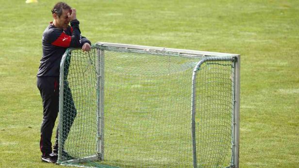 Kopfzerbrechen: Teamchef Marcel Koller möchte über Pflichtsiege in der Qualifikation nicht reden, seine Spieler sind im Errechnen der Punktanzahl auch nicht sehr willig.