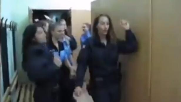 Sachsen: Polizistinnen drehten Tanzvideo in Umkleidekabine