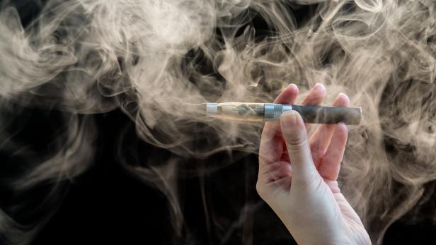 Krebserregend oder ätzend: Gefährliche Chemikalien in E-Zigaretten festgestellt
