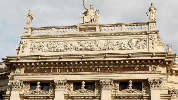 Burgtheater: Vizedirektorin wehrt sich öffentlich