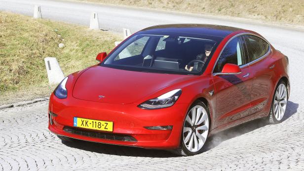 Tesla mit neuem Model 3 unter Top 5 bei den Neuzulassungen