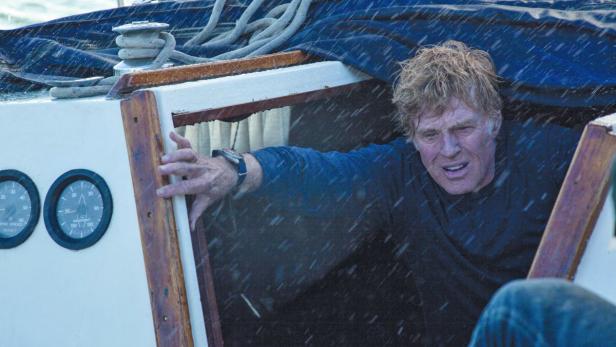 Robert Redford gibt mit 77 Jahren eine herausragende Performance als Segelbootfahrer, der gerammt wird und langsam untergeht.