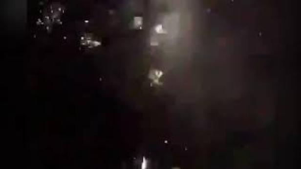 Ajax-Hooligans zünden vor Hotel von Real Madrid ein Feuerwerk