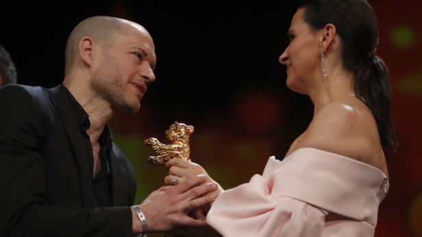 Goldener Bär von Juliette Binoche an den Israeli Nadav Lapid und seinen explosiven Film „Synonymes“