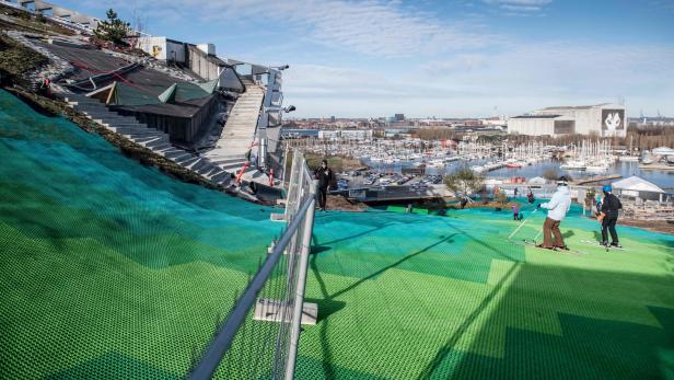 In Kopenhagen kann man auf Plastikmüll Skifahren