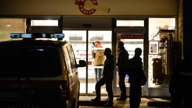 TIROL:  UNBEKANNTER ÜBERFIEL MIT PISTOLE  SUPERMARKT