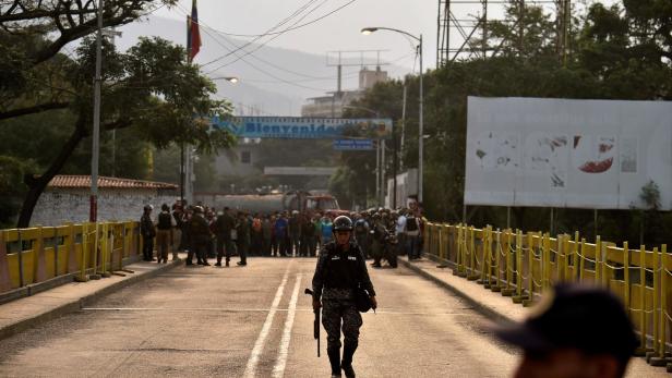 Ringen um Venezuela-Hilfslieferungen: "Diese Brücke gehört uns"