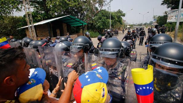 Venezuela-Krise: Kolumbien schließt vorübergehend Grenze