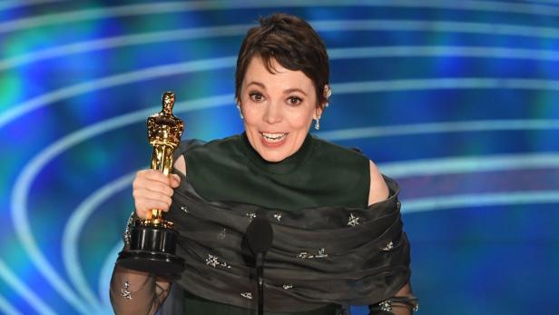 Olivia Colman mit ihrem Oscar für beste Hauptdarstellerin.