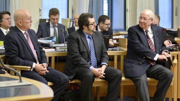 Ex-ÖBB-Chef Martin Huber, Ex-Telekom-Finanzchef Stefano Colombo und Ex-Telekom-Chef Heinz Sundt vor Beginn der Hauptverhandlung zur Causa Schillerplatz am Straflandesgericht in Wien.