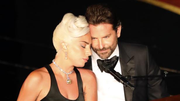 Lady Gaga & Bradley Cooper: Seine Ex kommentiert Affärengerüchte