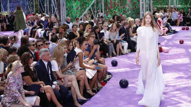 Die 14-jährige Sofia Mechetner bei der Haute-Couture-Schau von Dior im Juli