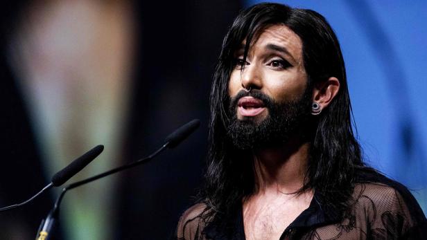 Justizminister nimmt Conchita zum Opernball mit