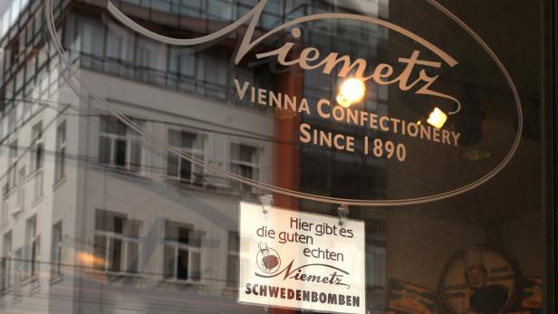 2.) Firmengelände: Das Firmengrundstück in Wien-Landstraße wurde im Zuge der Insolvenz verkauft. Im Sommer 2013 erfolgte die Übernahme durch die rumänische Meinl-Tochter Heidi Chocolat.