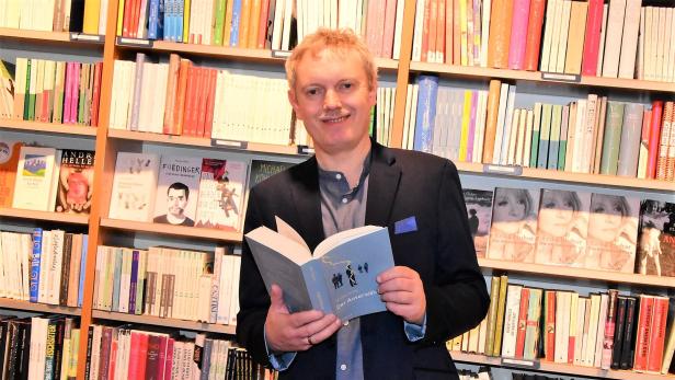 Hermann Knapp, 54, hat seinen neuen Roman vorgestellt 