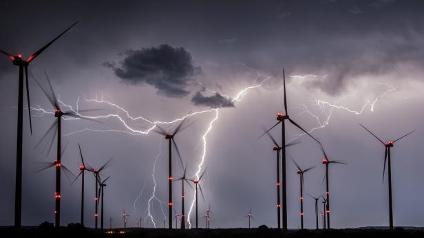 Der Ersatz von konventionellen Kraftwerken durch volatilere erneuerbare Energien wie Windkraft stellt europaweit hohe Anforderungen an die Netzinfrastruktur.