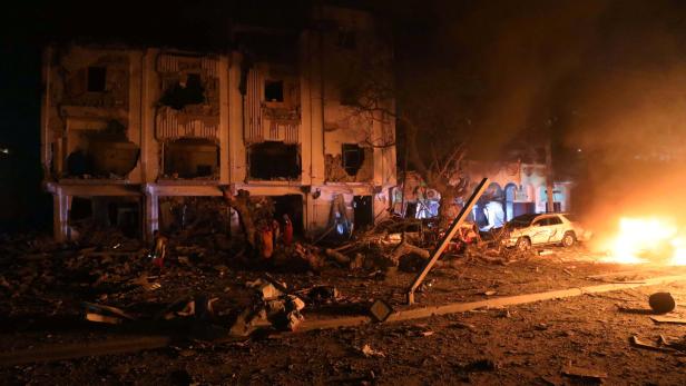 Selbstmordanschlag in Mogadischu: Laut Polizei 25 Tote