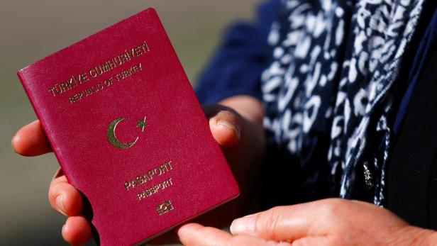 Türkei reaktiviert fast 60.000 annullierte Pässe