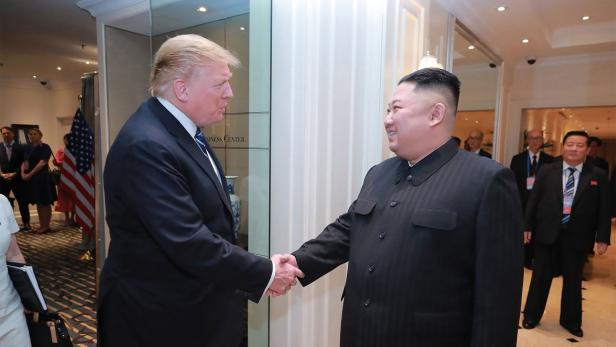 Trump schlägt nach Gipfel mit Kim Jong-un Empörung entgegen