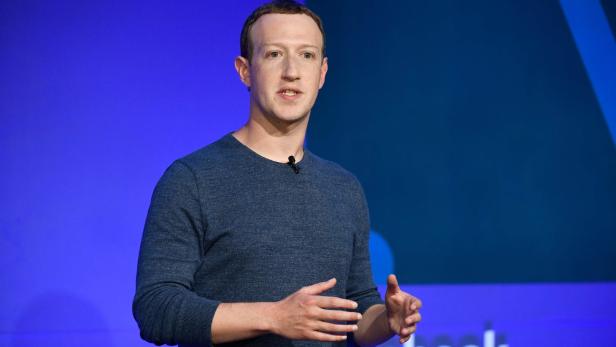 Facebook-Chef Mark Zuckerberg überrascht seine Aktionäre mit höheren Einnahmen und Gewinnen.