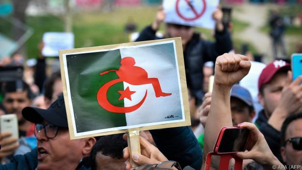 Demonstrationen gegen Bouteflika auch in Frankreich