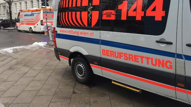 12-jähriger Bub in Wien-Donaustadt vor U-Bahn gestürzt