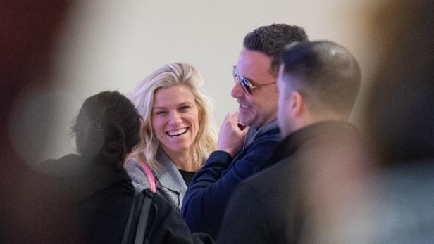 Ben Affleck und Ex Lindsay Shookus zeigten sich gut gelaunt am Flughafen.