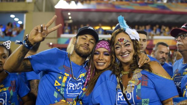 Man sieht: Neymar genießt die Rekonvaleszenz
