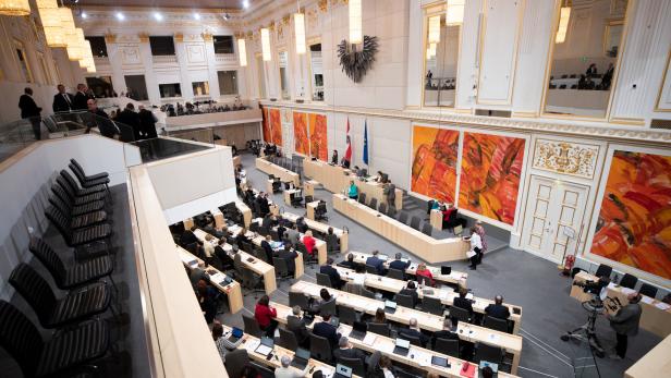 Eine Ansicht des Plenarsaals des österreichischen Parlaments während einer Sitzung.