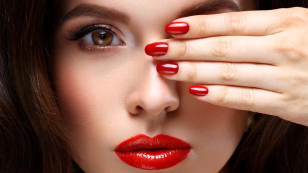Russian Manicure: Der neue, nicht ganz risikofreie Nageltrend